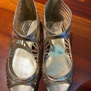 NWT Sigerson Morrison gold flats